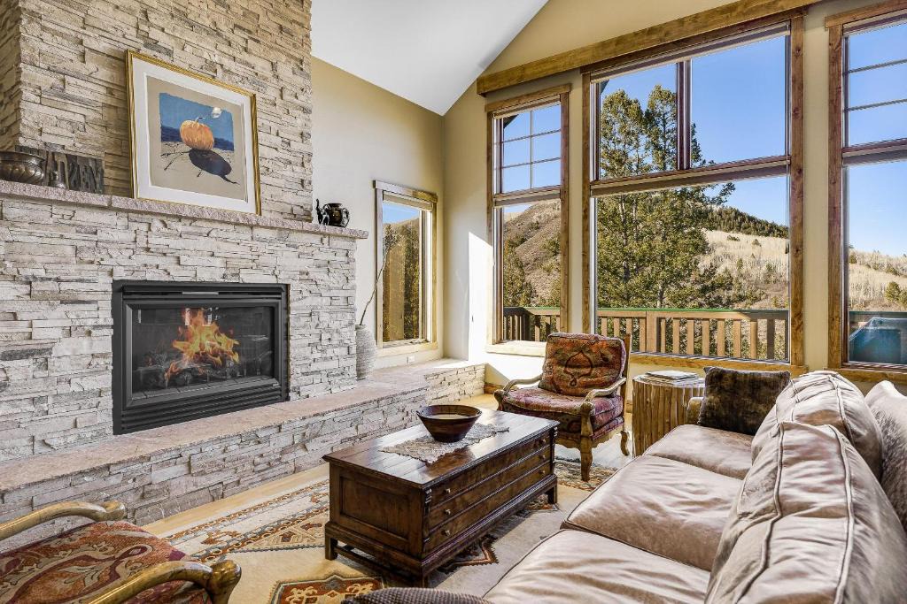 Eagle-Vail House | 1203 Eagle Drive