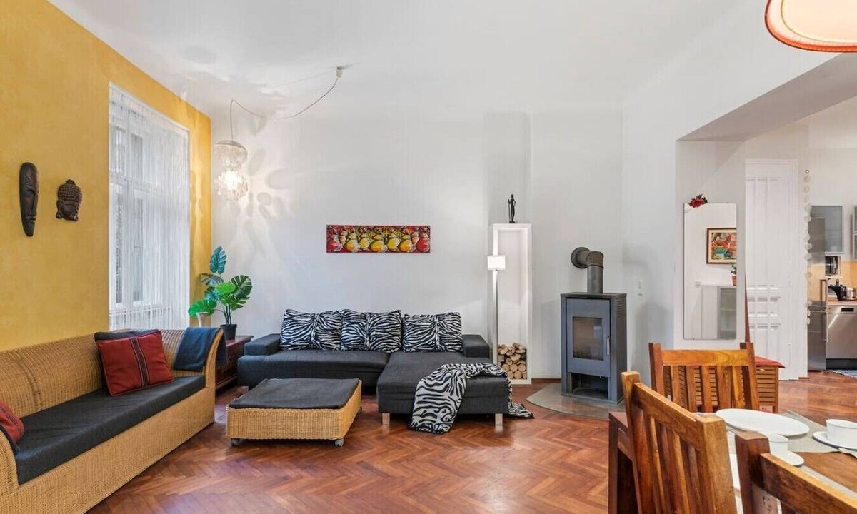 Rudolfsheim-Funfhaus Apartment | 2Bedroom Vintage Apartment+Garden, near Schönbrunn