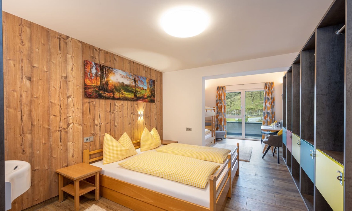 Alpendorf Apartment | 4-5 Bed Family Room Standard