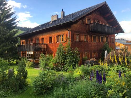 Lech am Arlberg Hotel | Alpina Lech - Your home from home