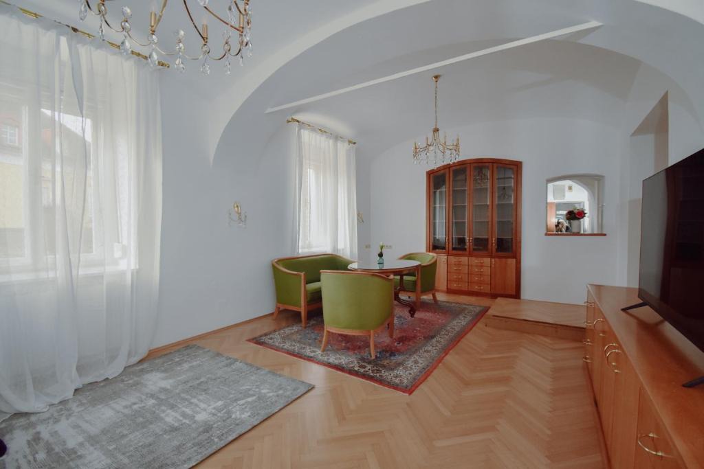 Feldbach Apartment | Altbauwohnung in städtischer Ruhelage