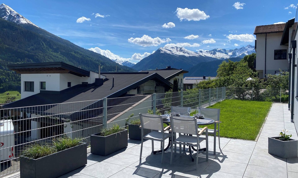 Stanz bei Landeck Apartment | Apart Mark | Holiday apartment with panoramic terrace