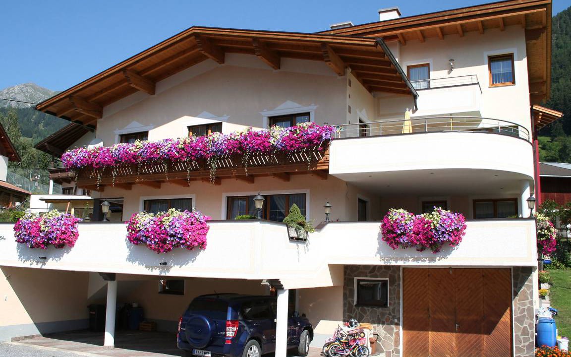 Pettneu am Arlberg Apartment | 50 m² Apartment ∙ 2 bedrooms ∙ 4 guests