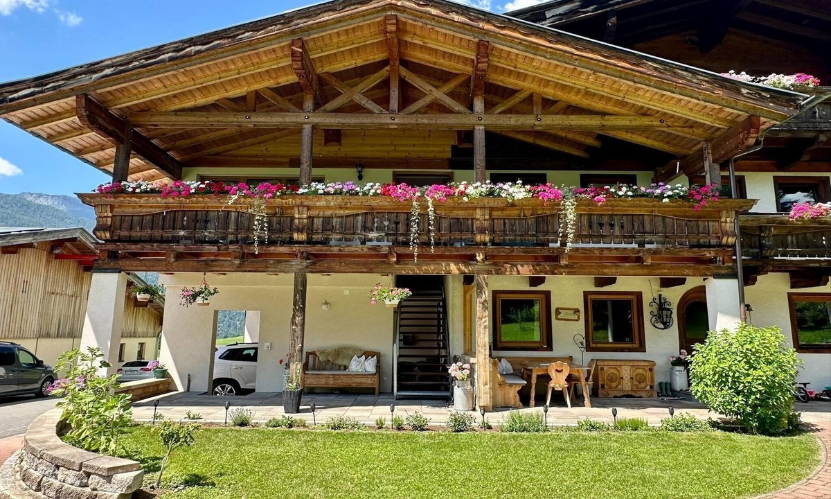 Saalfelden am Steinernen Meer Apartment | Apartment in Saalfelden near Ski Areas