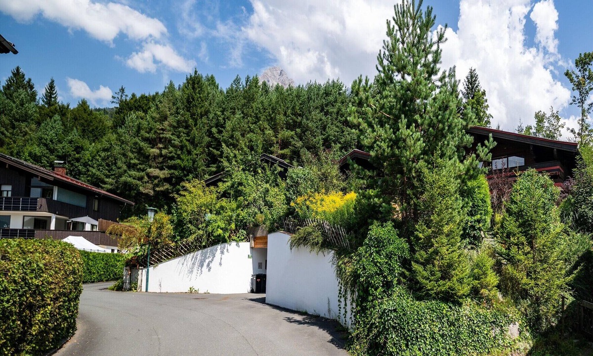 Saalfelden am Steinernen Meer Apartment | Alpine Hideaway in Saalfelden