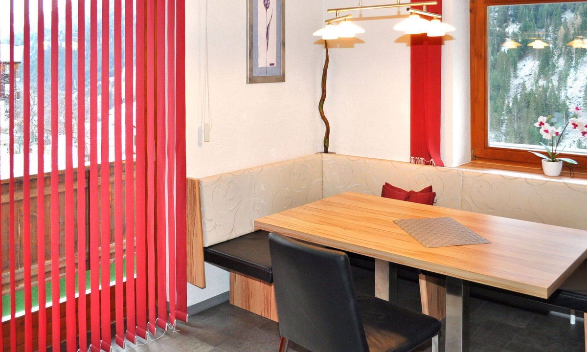 Kappl Apartment | Beautiful apartment for 12 guests with WIFI, TV, balcony and pets allowed