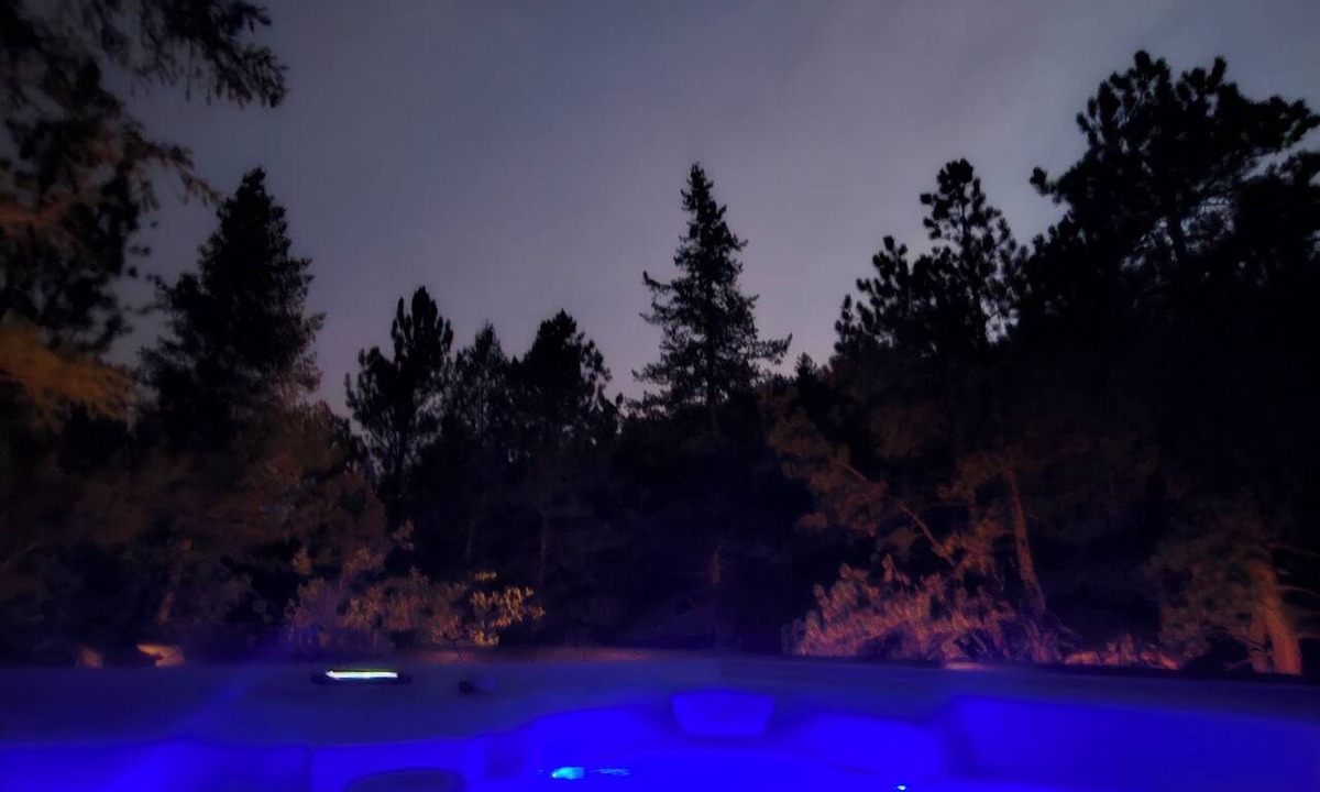 Evergreen Cottage | Beautiful Creekside Cabin, Rooftop Hot Tub, 15min2 Red Rocks, No Pets, Licensed!