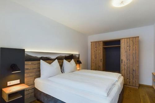 Bach Apartment | Bergfeuer Suite Lechtal - modern, cool, Terrasse, Bergblick bis zu 4 Gäste