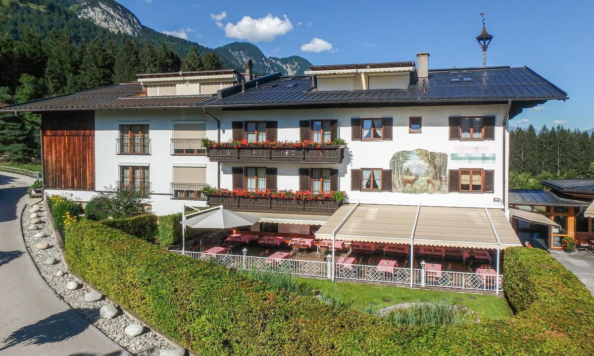 Innsbruck Apartment | Bright, stylishly furnished vacation apartment with a view of the mountains.