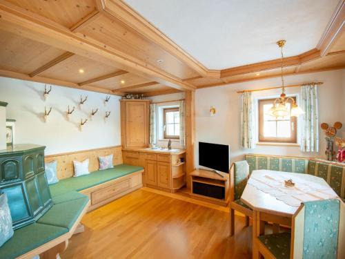 Hochfilzen House | Chalet in Hochfilzen by Ski Piste