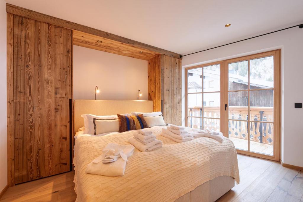 Sankt Anton am Arlberg Apartment | Chalet Marmotta CULM - Luxus Chalet Ski-In Ski-Out