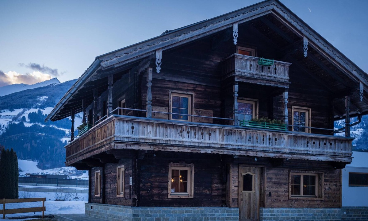 Finsing House | Chalet with sauna and hot tub near the skilift