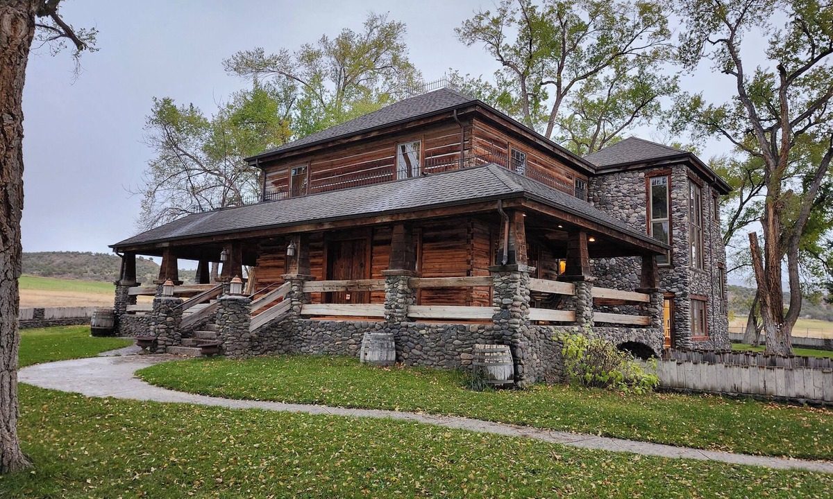 Mesa Other | Charming unique 2-bdrm farmhouse in Mesa with WiFi, close to Powderhorn Ski Area