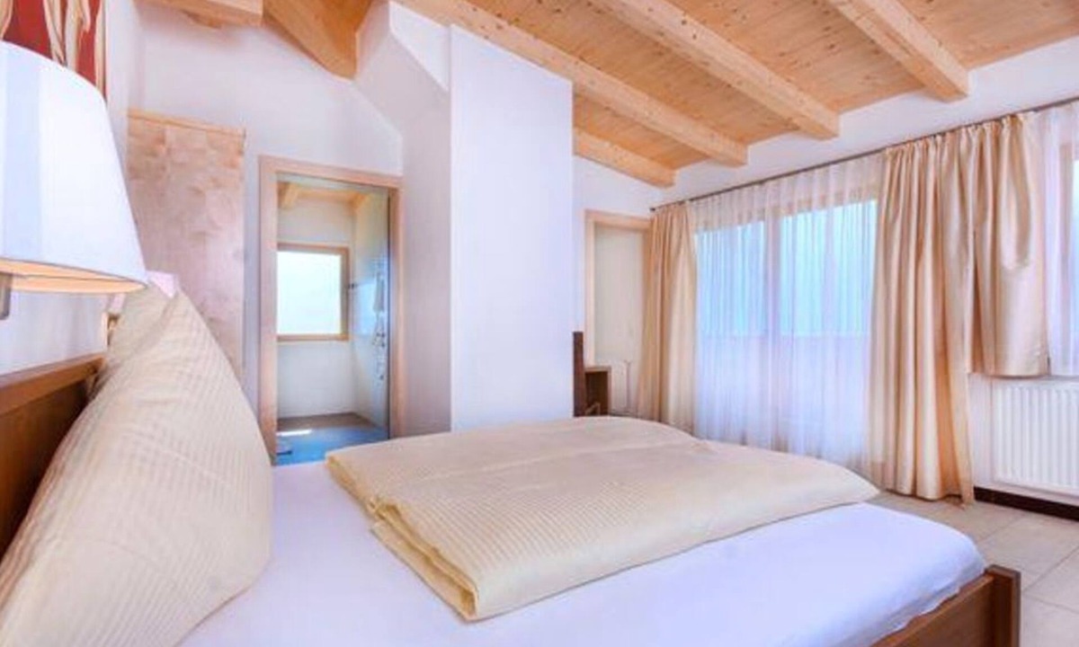 Krimml House | ComfortPlus Family Room with Separate Children's Room (BB) - Panoramahotel Burgeck
