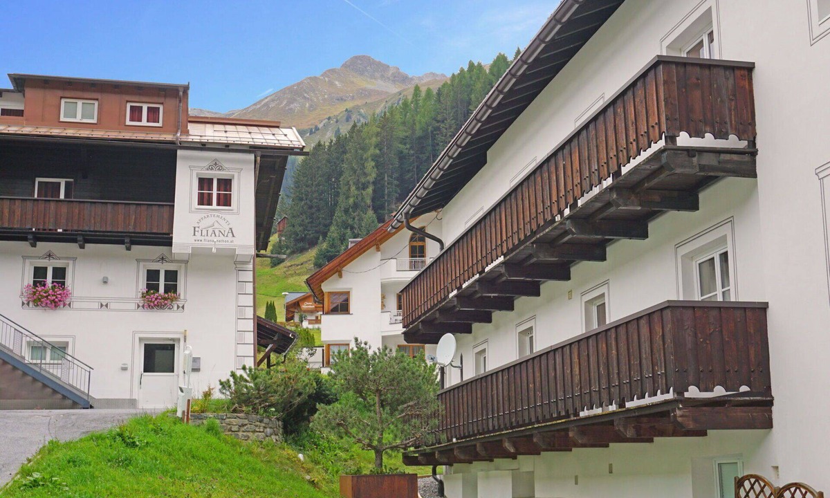 Mathon Apartment | Cosy apartment for 4 people with WIFI, TV, balcony, pets allowed and panoramic view