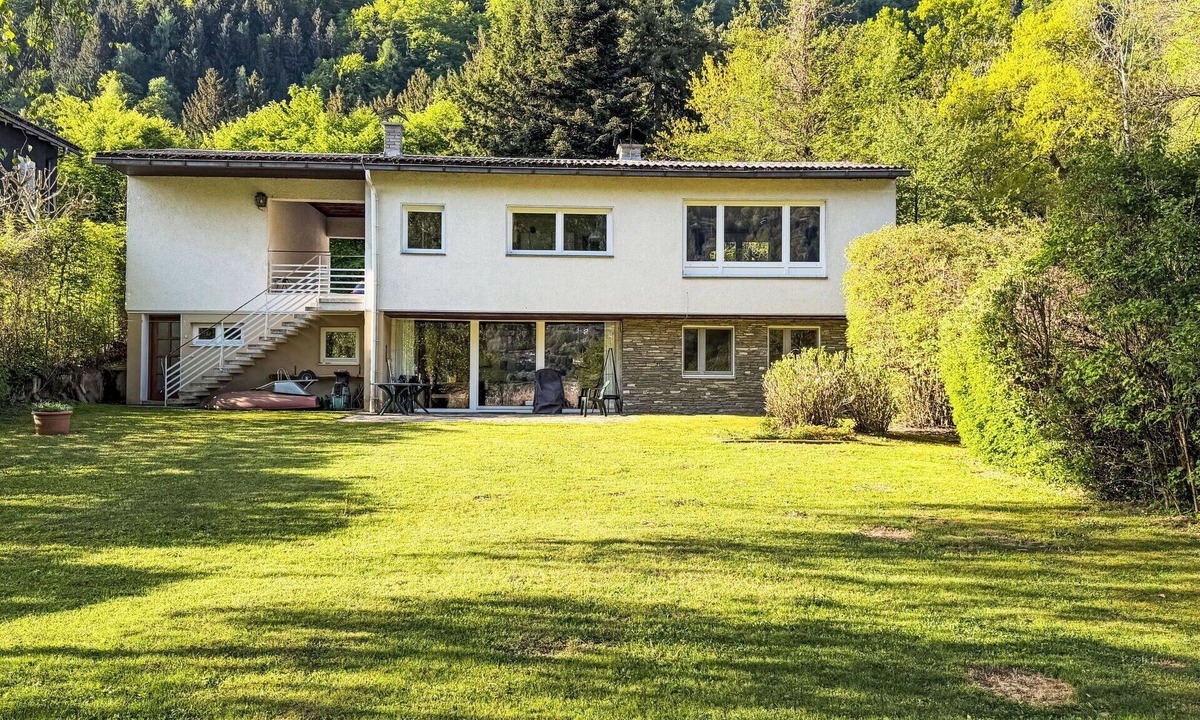 Landskron Apartment | Cosy apartment for 7 people with WIFI, TV, terrace and pets allowed