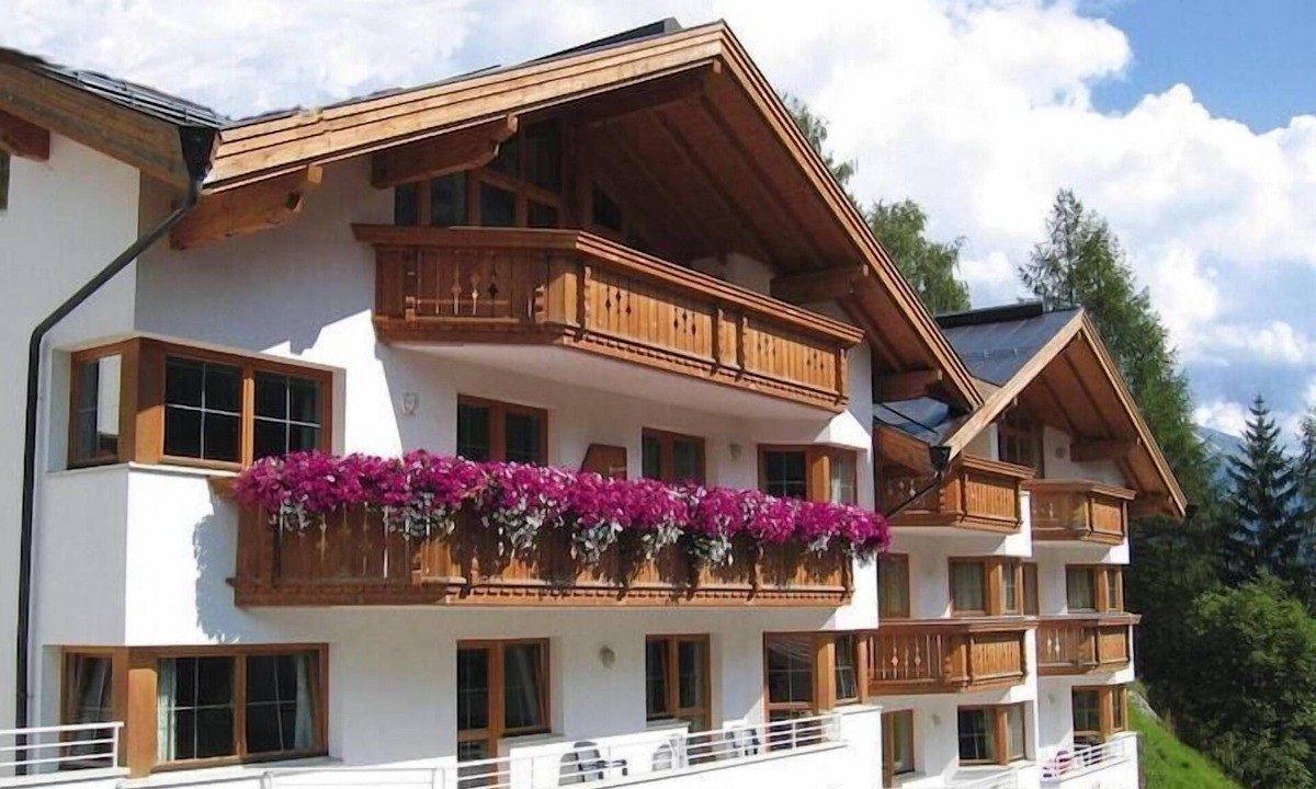 Sankt Anton am Arlberg Apartment | Cosy flat with balcony or terrace