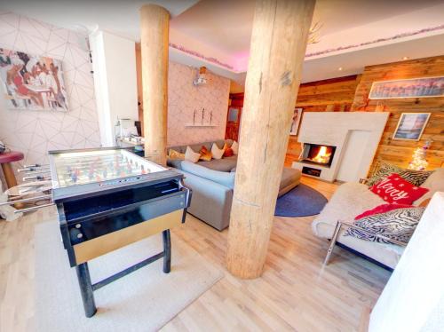 Medraz Apartment | Das Mountain Getaway - Luxury Ground Floor Stubai Super Card