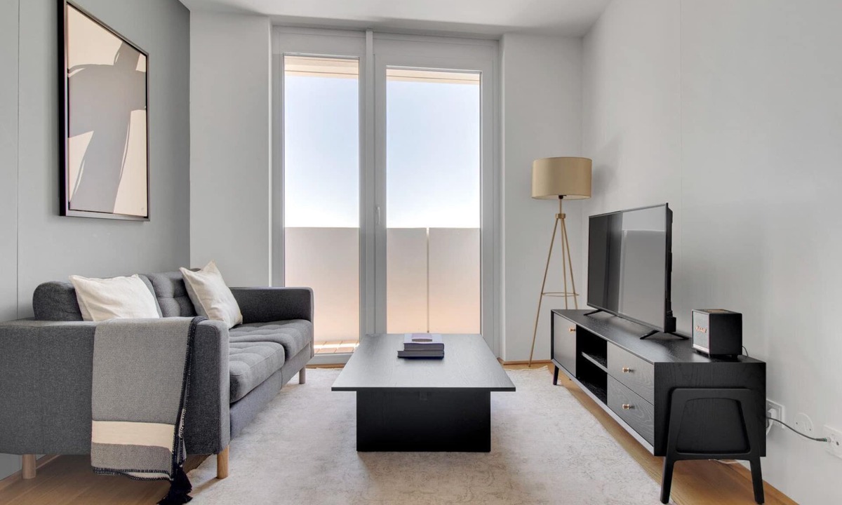 Favoriten Apartment | Deluxe Favoriten 1BR w/Gym & Elevator, steps to Metro, by Blueground