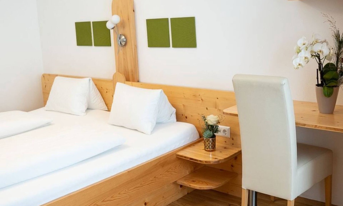 Feldkirchen in Kaernten Bed & Breakfast | Doppelzimmer mit Balkon, Dusche, WC - Pension Fischinger