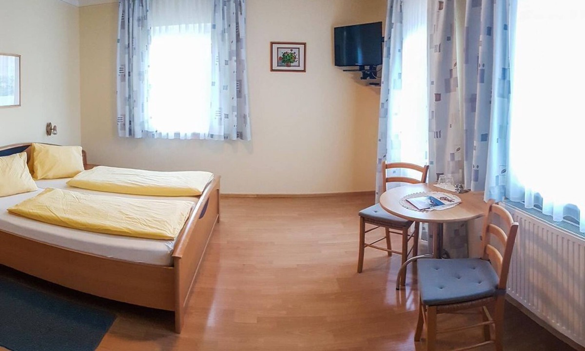Bad Waltersdorf House | Doppelzimmer - ab 7 Nächte - Thermenpension Gigler