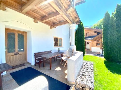 Kaprun Apartment | Dorfchalets - Appartement Rosi inkl Tauern Spa Therme Eintritt & Sommerkarte
