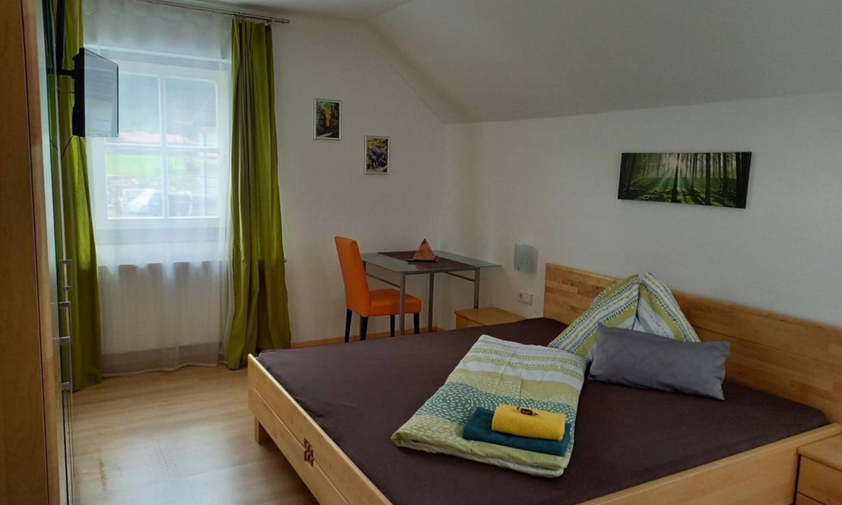 Predlitz-Turrach House | Dreibettzimmer, Dusche, WC, Bergseite - Gasthof zum Postwirt