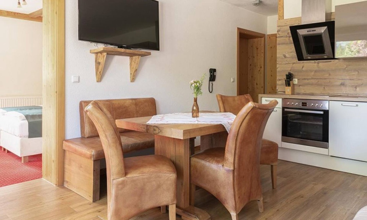 Rossleithen House | Ferienwohnung, Bad, WC, Küche, Balkon - Ferienhotel Gut Enghagen