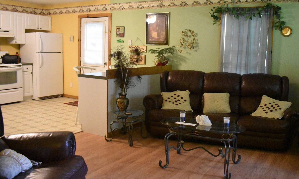 Hiawassee House | Hiawassee river cabin $ 85 per night ON THE BEAUTIFUL HIAWASSEE RIVER