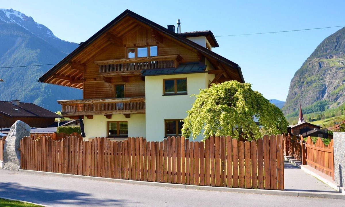 Umhausen Apartment | Hilltop apartment in Umhausen with garden