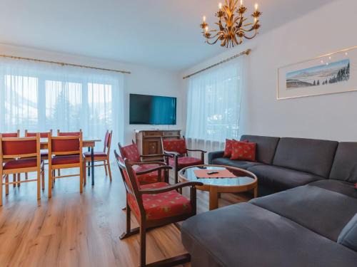 Bruck an der Grossglocknerstrasse House | Holiday Home Riki by Interhome