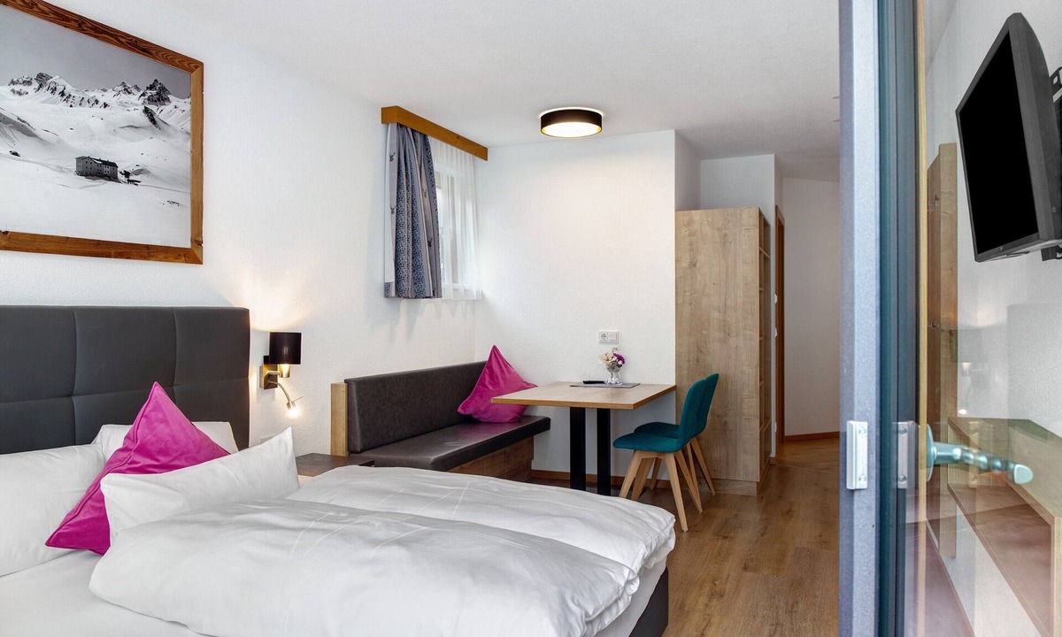 Galtur Apartment | Holiday Apartment 'Ballunspitze' with Mountain View, Shared Terrace and Wi-Fi