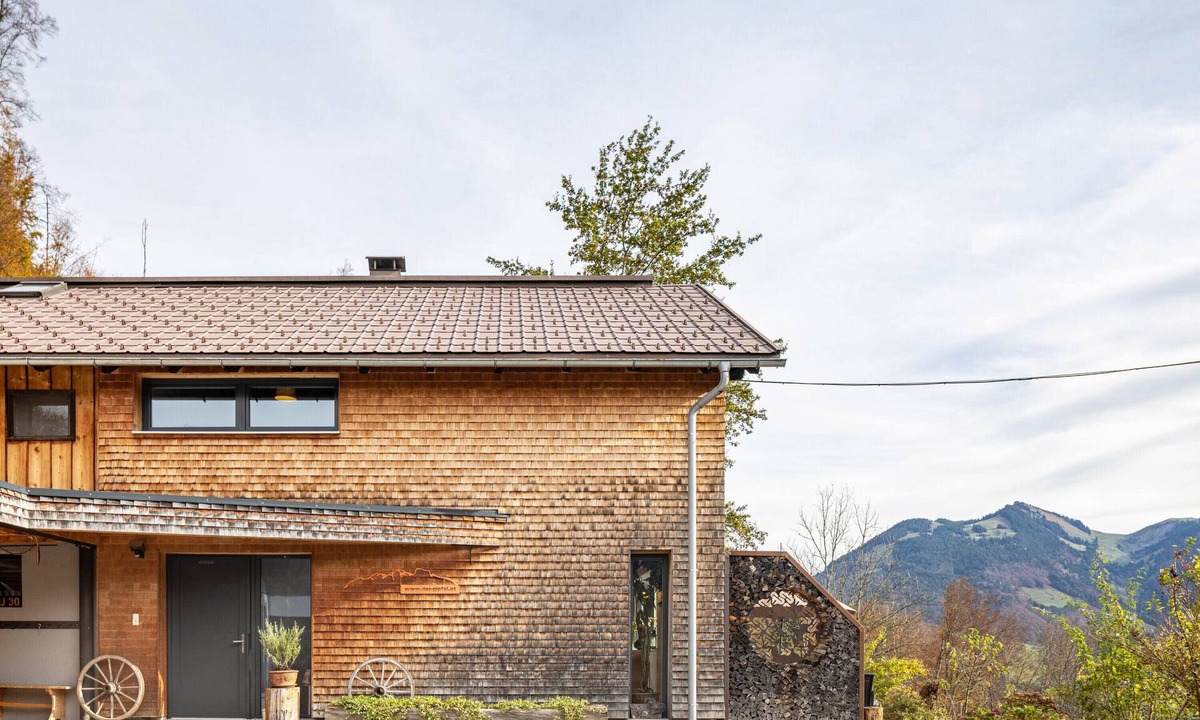 Schnepfau House | Holiday Home 'Am Berg' with Mountain View, Terrace, Sauna and Wi-Fi