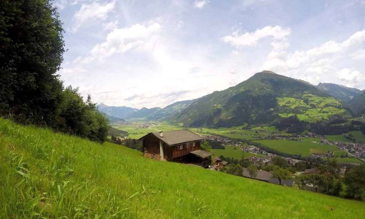 Emberg House | Holiday home with covered waterfront terrace at the forest with beautiful panoramic views directly on the slopes