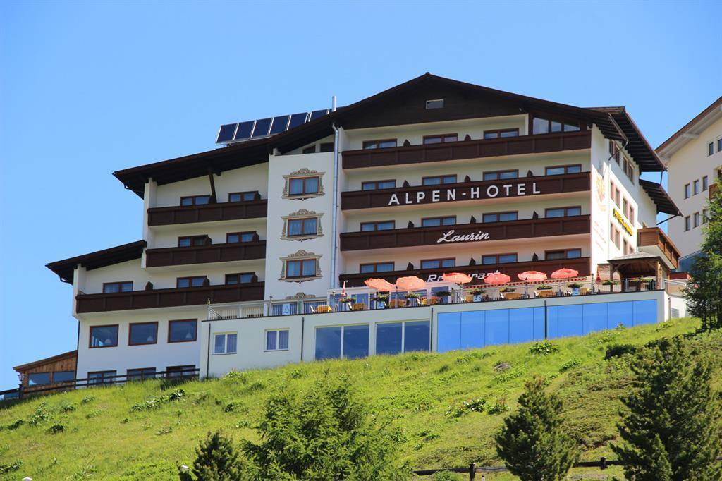 Hochgurgl Hotel | Hotel ∙ Single room, shower and bath, toilet, balcony
