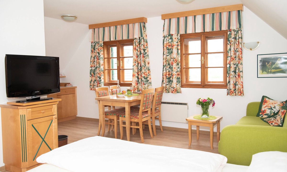 Spitz Hotel | Hotel Weinberghof & Weingut Lagler