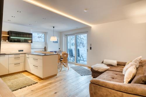 Sistrans Apartment | INN Sun Apartment