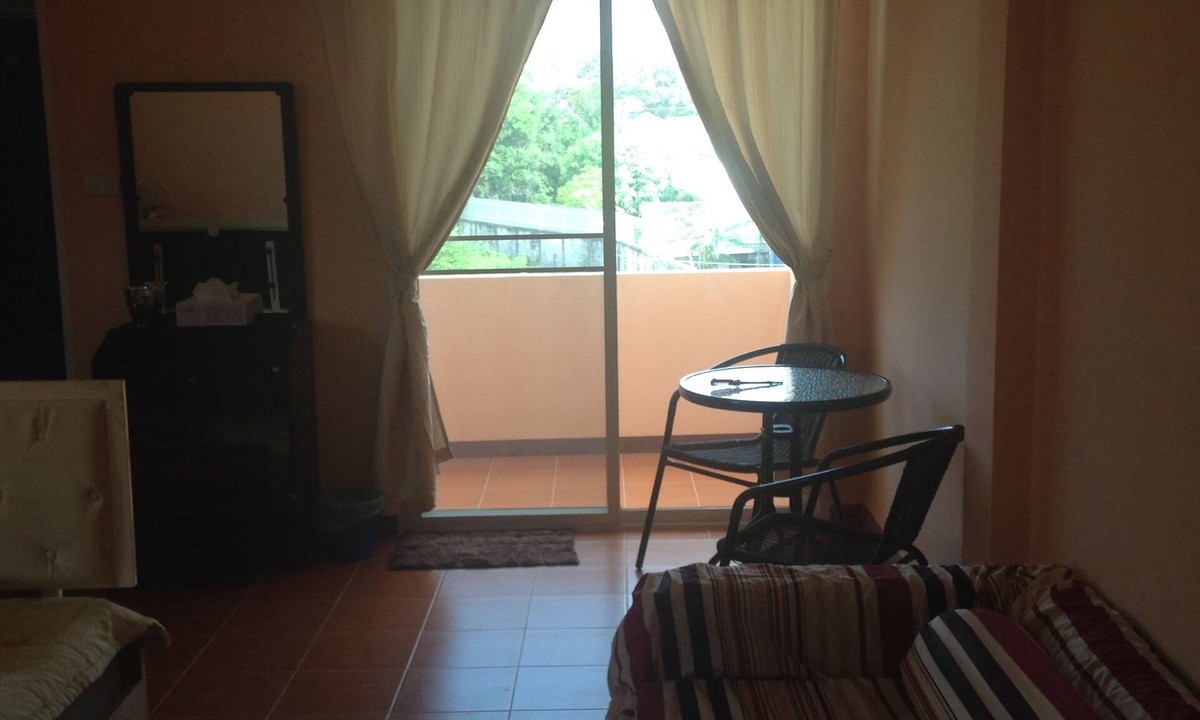 Na Kluea Apartment | J&E