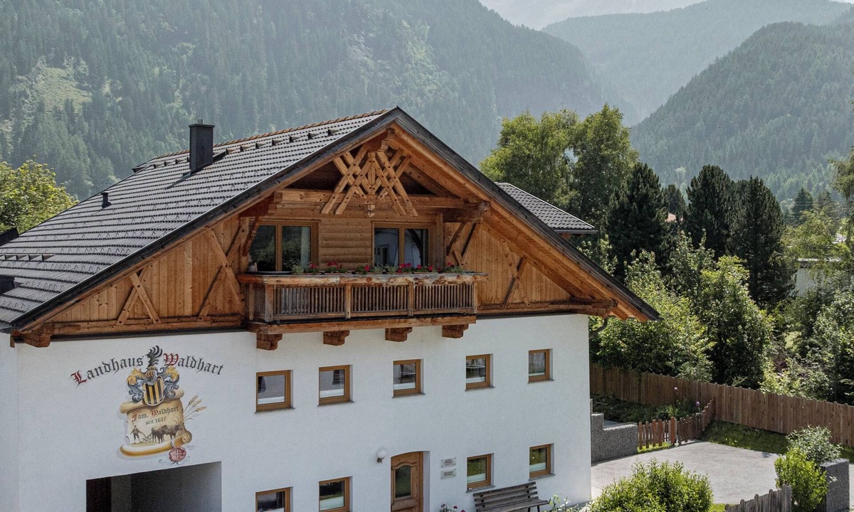 Umhausen Apartment | Landhaus Waldhart - Cozy apartment with garden & Summer Card