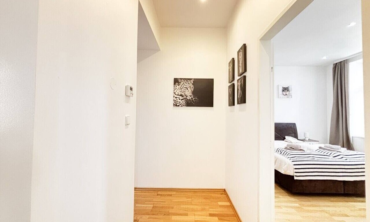 Favoriten Apartment | LIV:ON 3 Bedrooms, TV, Fully Equipped Kitchen