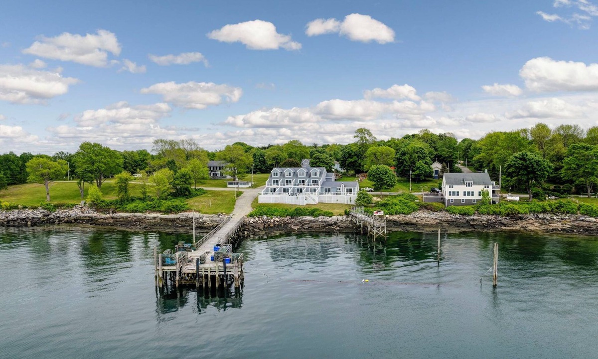 Long Island House | Long Island Retreat at Sunset Landing close to Portland, Maine