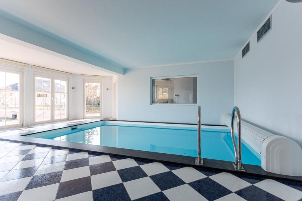 Klosterneuburg Apartment | Luxury Villa with Indoor Pool, Jacuzzi, Sauna & Breathtaking City View