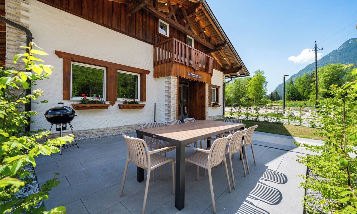 Leutasch House | Modern group lodge for families and friends, offering plenty of space, privacy, and a unique location among the mountains of Leutasch, perfect for both winter and summer.