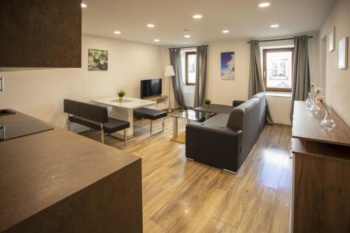 Hall In Tirol Apartment | Modern Old Town Apartment