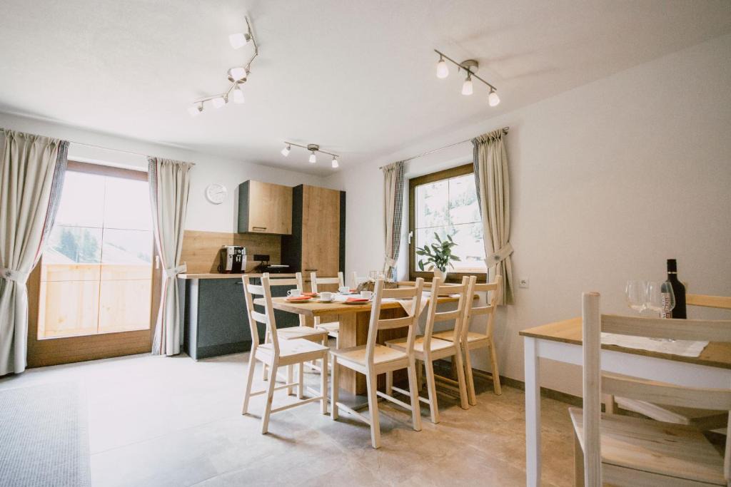 Schmirn Apartment | Nedererhof - Zimmer Enzian mit Gemeinschaftsküche