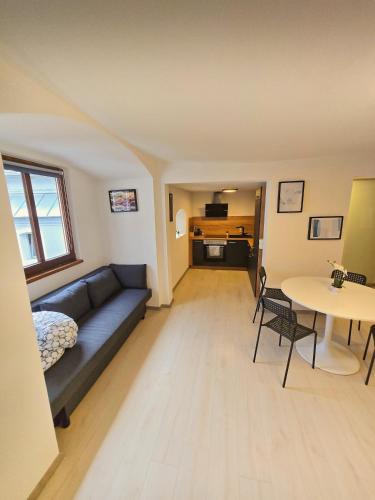 Hall In Tirol Apartment | Old Town Cozy Studio