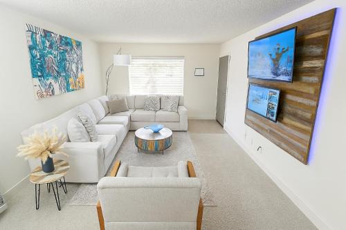 Uptown Apartment | Perfect Location 2BR 5 Min Walk to Galleria Marquee Uptown
