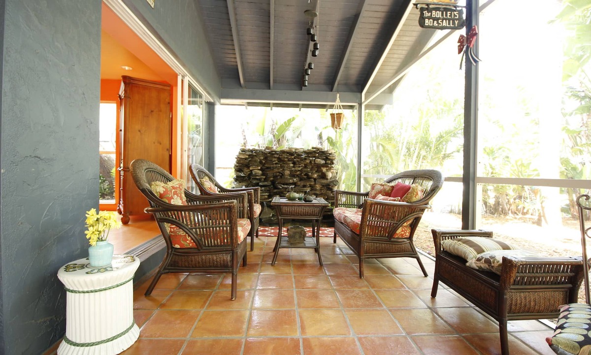 Naples Park House | Private 3 bedroom Home-Walk to Beaches, Restaurants, & Shops-Bikes, Beach Chairs