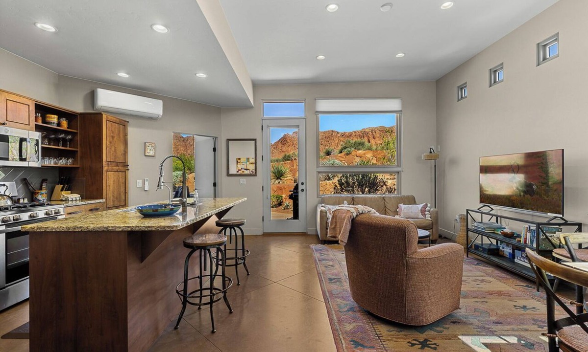 Kayenta Cottage | "SERENE DESERT GETAWAY" La Casa Coyote, Kayenta Art Village W/Views of Red Rock