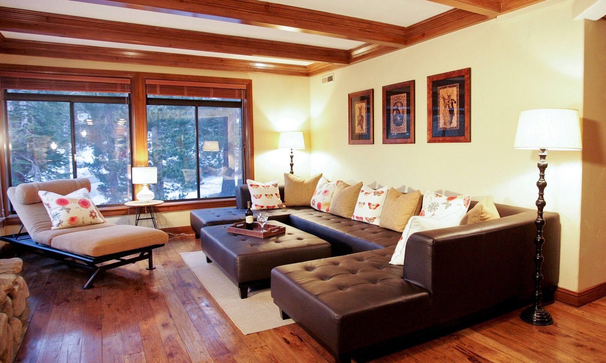 Mammoth Lakes Condo | Silver Bear #36 -Steps to Canyon Lodge! Luxurious & Fully Updated, 2 Bedroom/2 Bath Condo